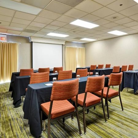 Courtyard Dallas Medical Market Center Экстерьер фото
