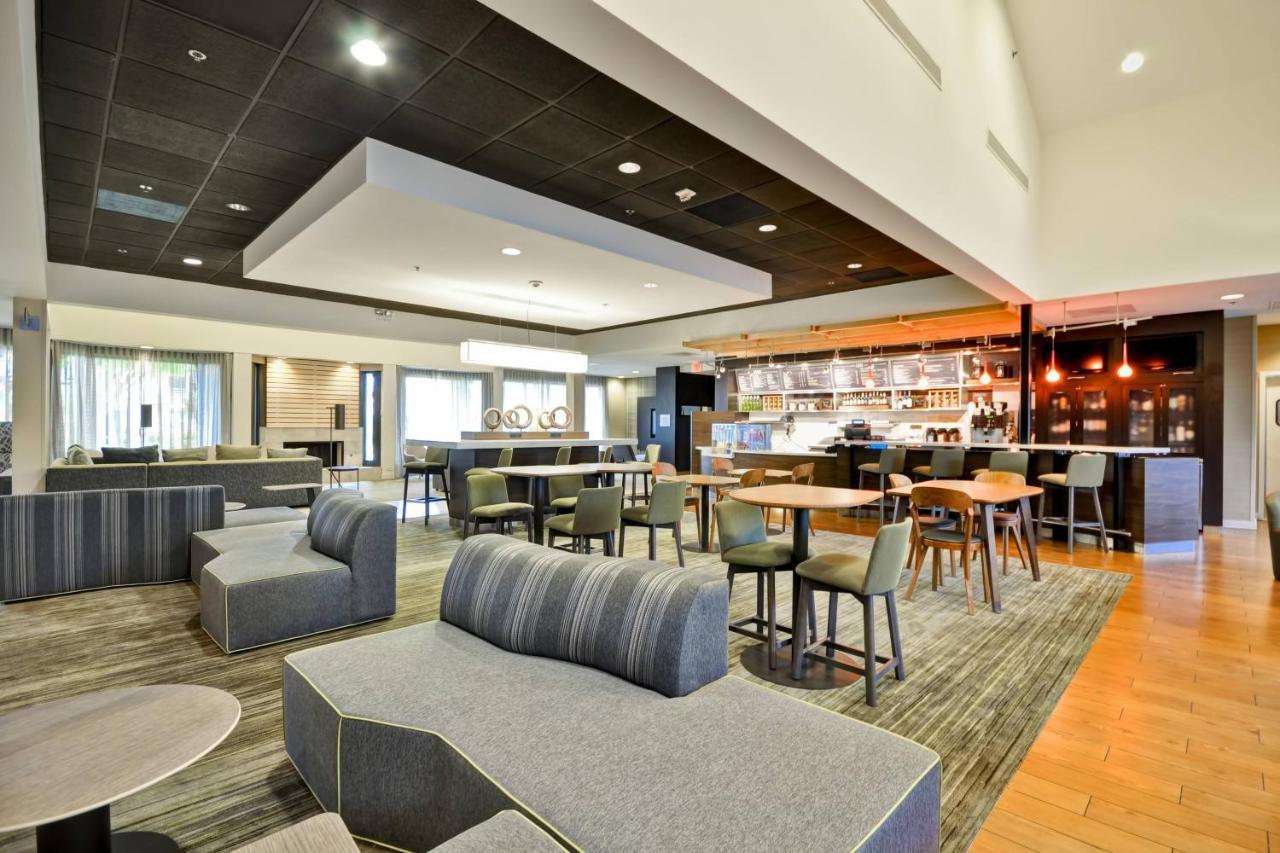 Courtyard Dallas Medical Market Center Экстерьер фото
