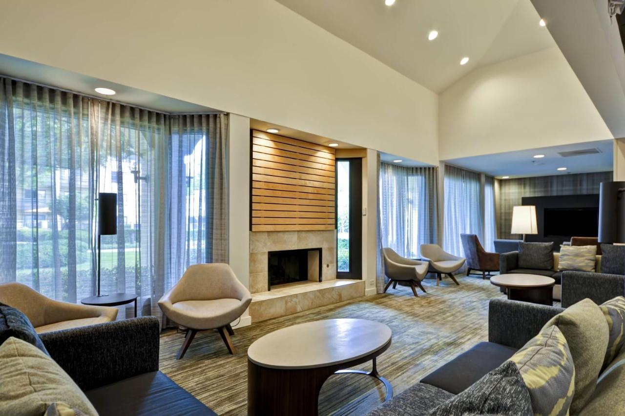 Courtyard Dallas Medical Market Center Экстерьер фото