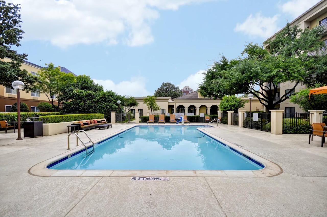 Courtyard Dallas Medical Market Center Экстерьер фото