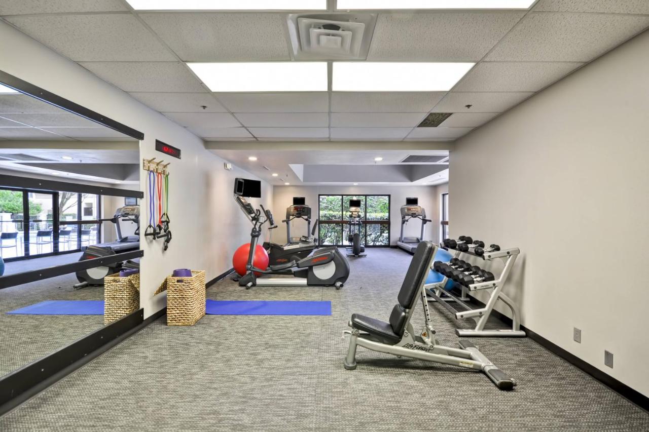 Courtyard Dallas Medical Market Center Экстерьер фото