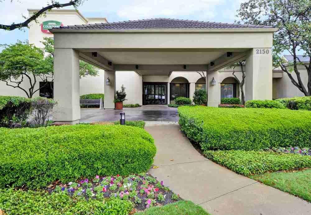 Courtyard Dallas Medical Market Center Экстерьер фото