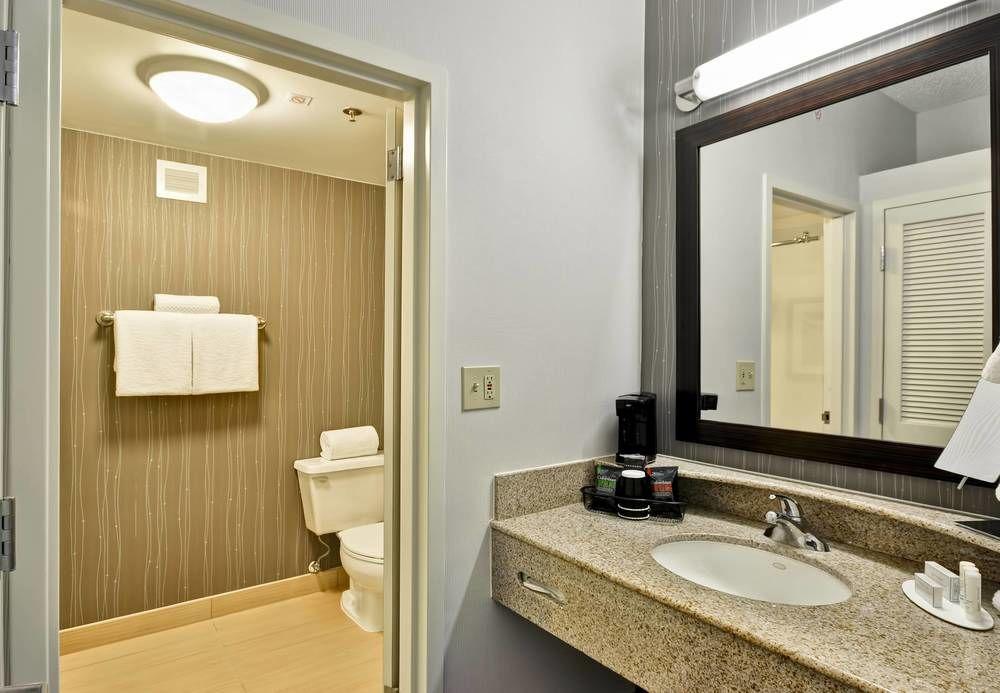Courtyard Dallas Medical Market Center Экстерьер фото