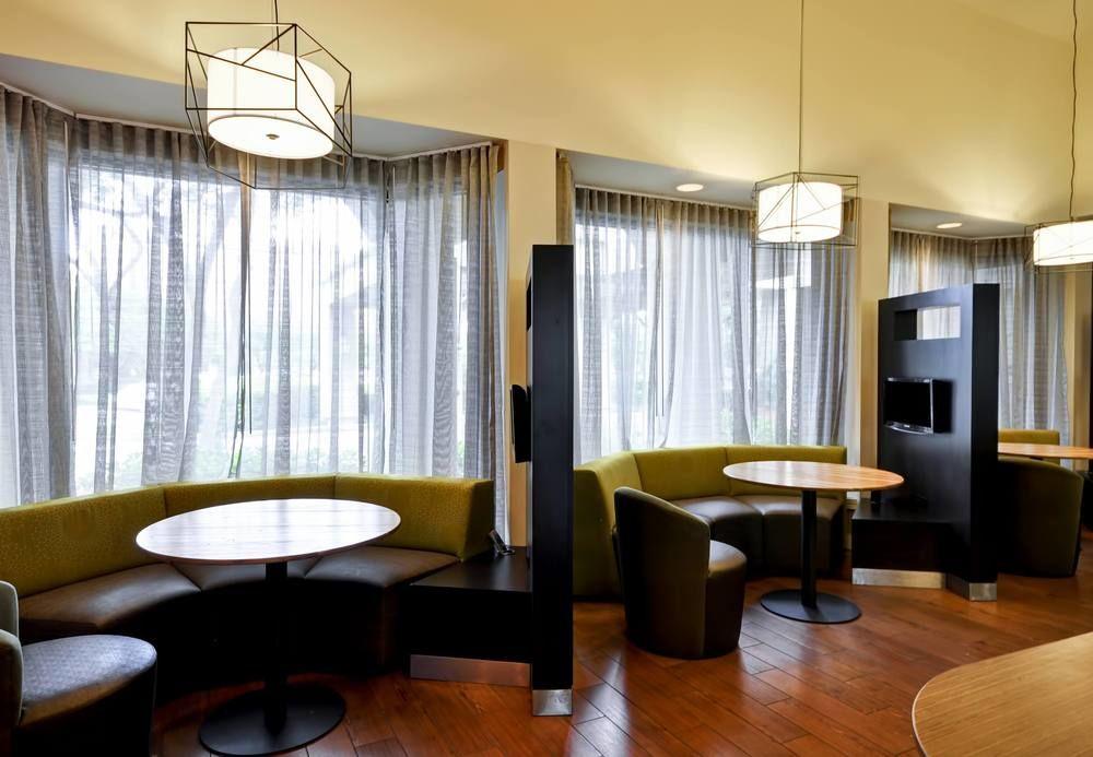 Courtyard Dallas Medical Market Center Экстерьер фото