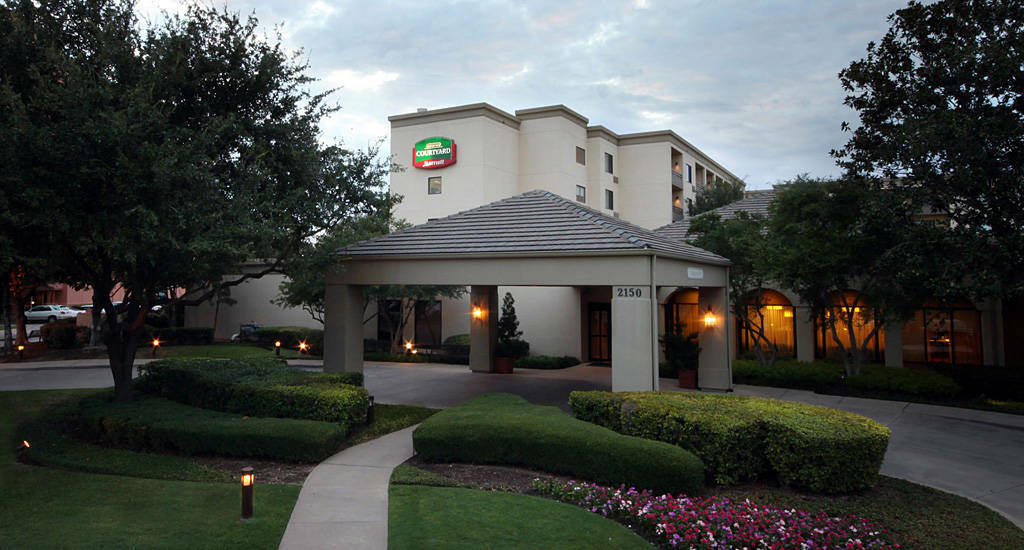 Courtyard Dallas Medical Market Center Экстерьер фото